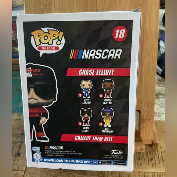 Funko Pop Chase Elliott in Black and Orange Racing Gear - Picture 4 of 4